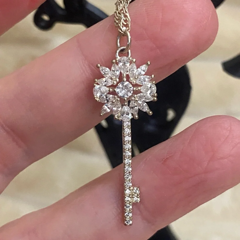 Claire’s Vintage Silver Sparkling Crystal Starburst Key Pendant Necklace
